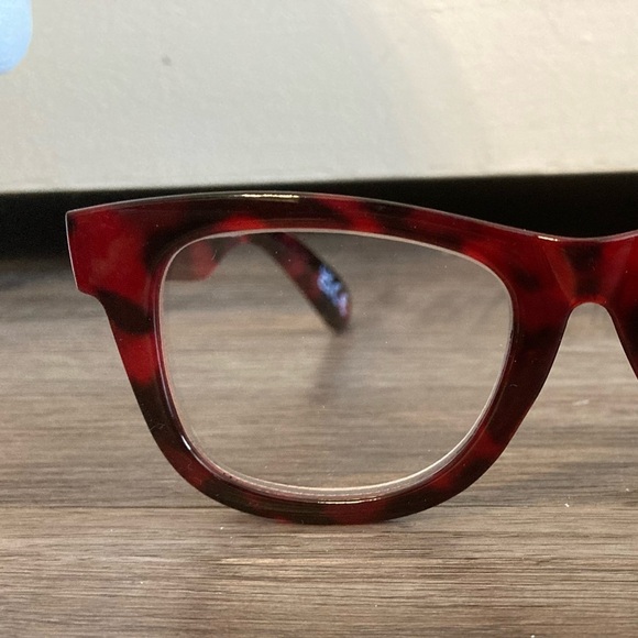 Betsey Johnson Red Tortoise Lisa Reader +2.00 NWOT - Picture 4 of 7